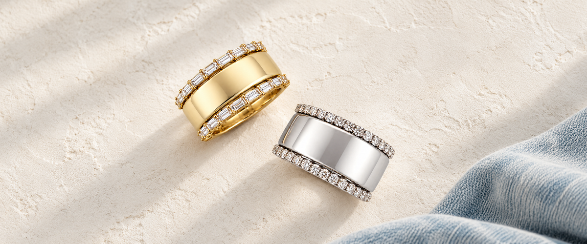 HALO Baguette in yellow gold and HALO Round in white gold on plaster